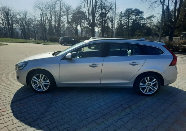 Volvo V60 cena 27500 przebieg: 305000, rok produkcji 2011 z Kielce małe 106